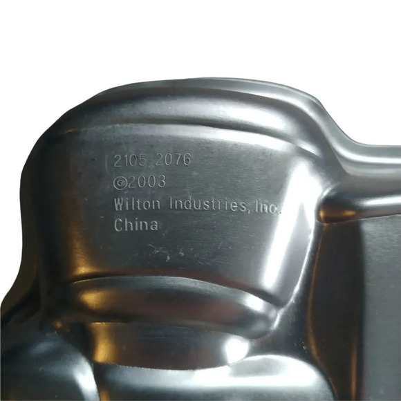 Wilton Train Aluminum Molded Cake Pan - Picture 4 of 4